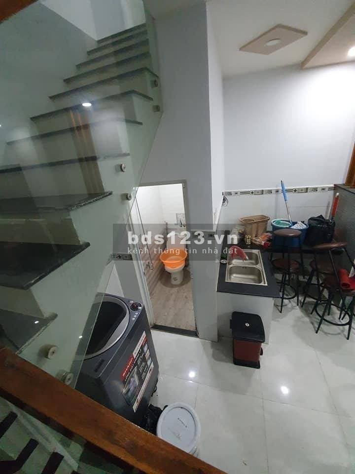 Bán nhà đẹp, Quận 10, ngay trung tâm, giá rẻ 5.35 tỷ, vào ở ngay