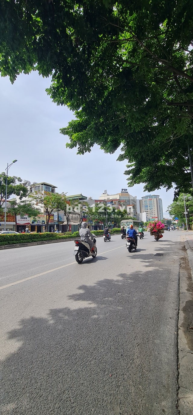Bán nhà mặt phố Hoàng Như Tiếp 102m², mặt tiền 6m, kình doanh đỉnh.