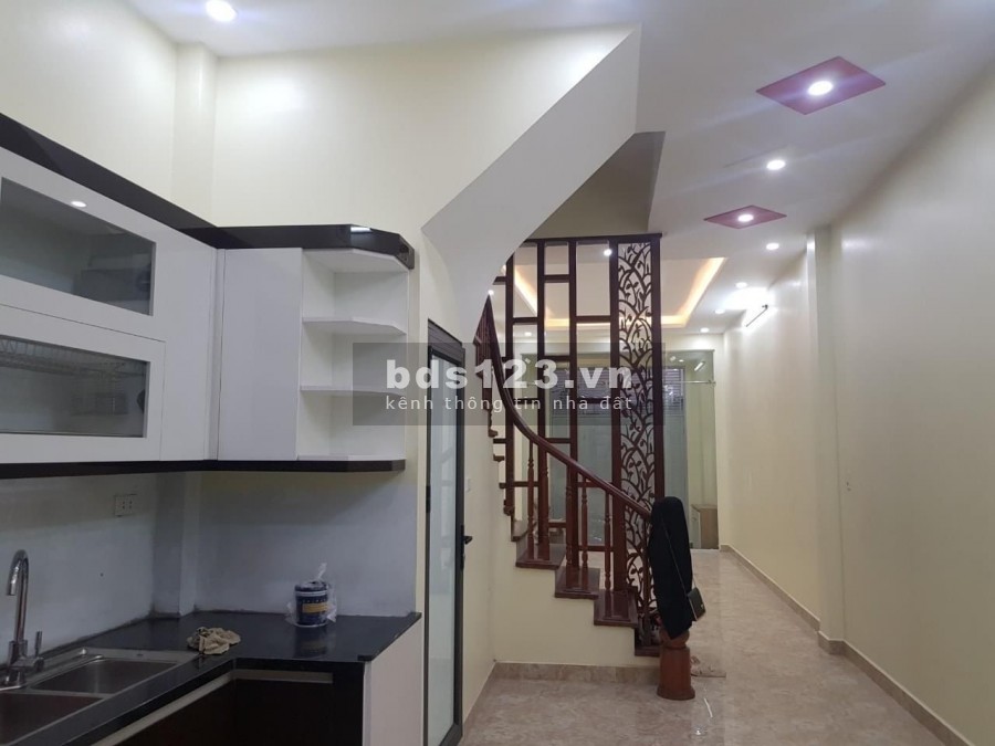 Bán nhà 5 tầng, diện tích sử dụng 58m2, thang máy chờ giá rẻ 5 tỷ 75, có thương lượng