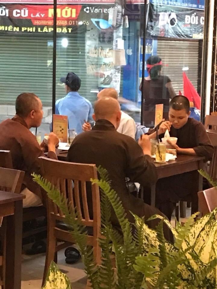 Nhượng mặt bằng kinh doanh Quận Tân Bình liên hệ 0903618326, quán đã có sẵn đồ dùng