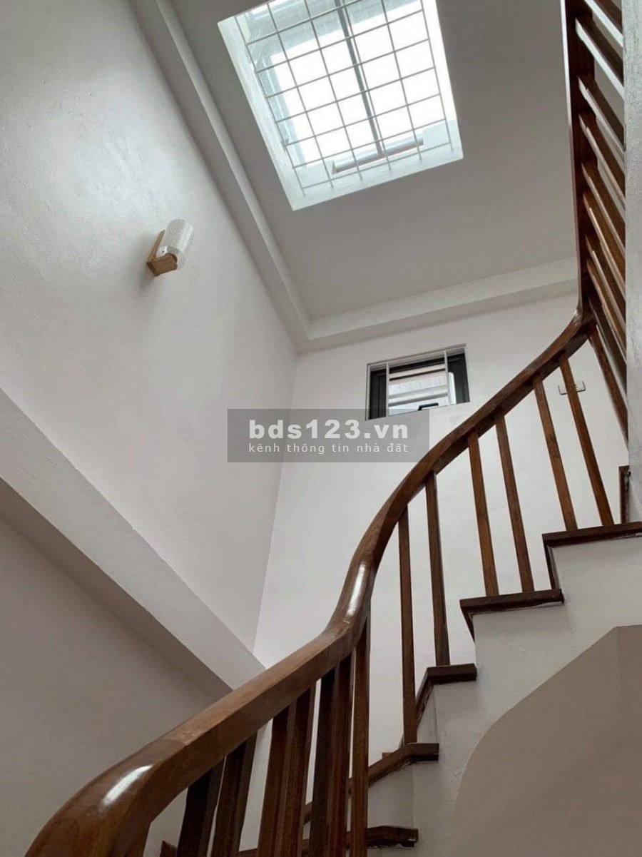 Bán gấp nhà Hoàng Mai lô góc ngõ rộng hơn phố, 50m2 ô tô đỗ cửa đúc 4 tầng giá 4,5 tỷ