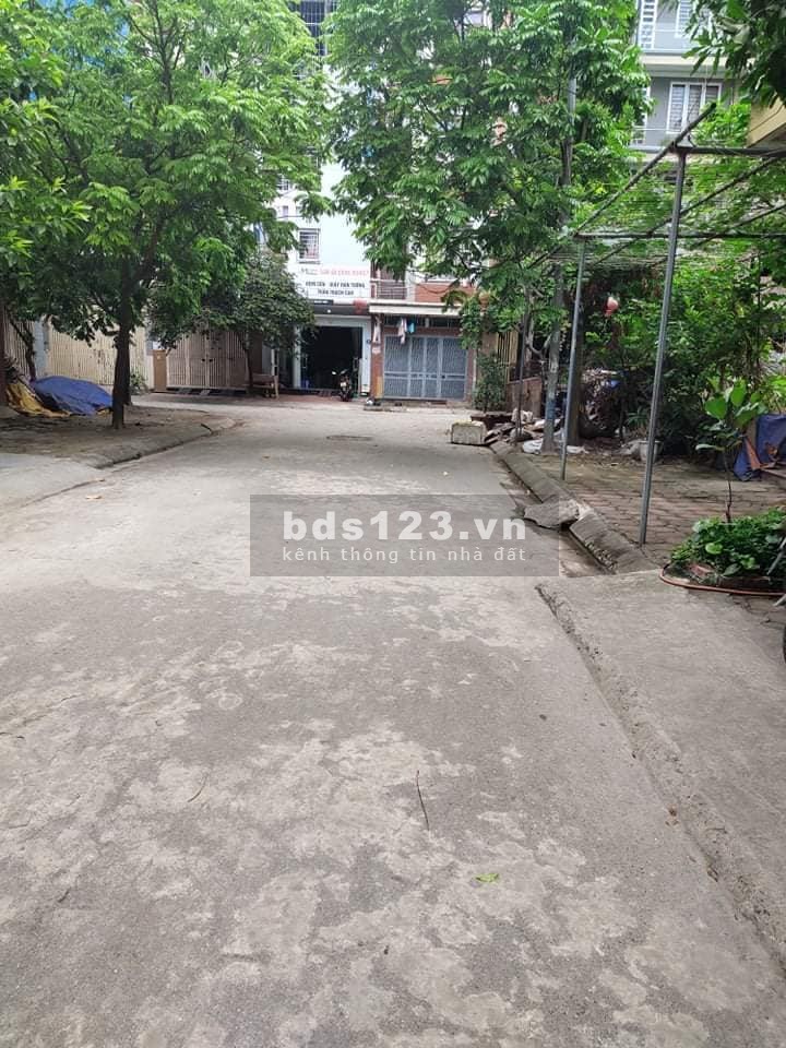 Bán đất Thạch Bàn, Quận Long Biên, 4m mặt tiền, diện tích 58m2, giá bán chỉ 2.35 tỷ