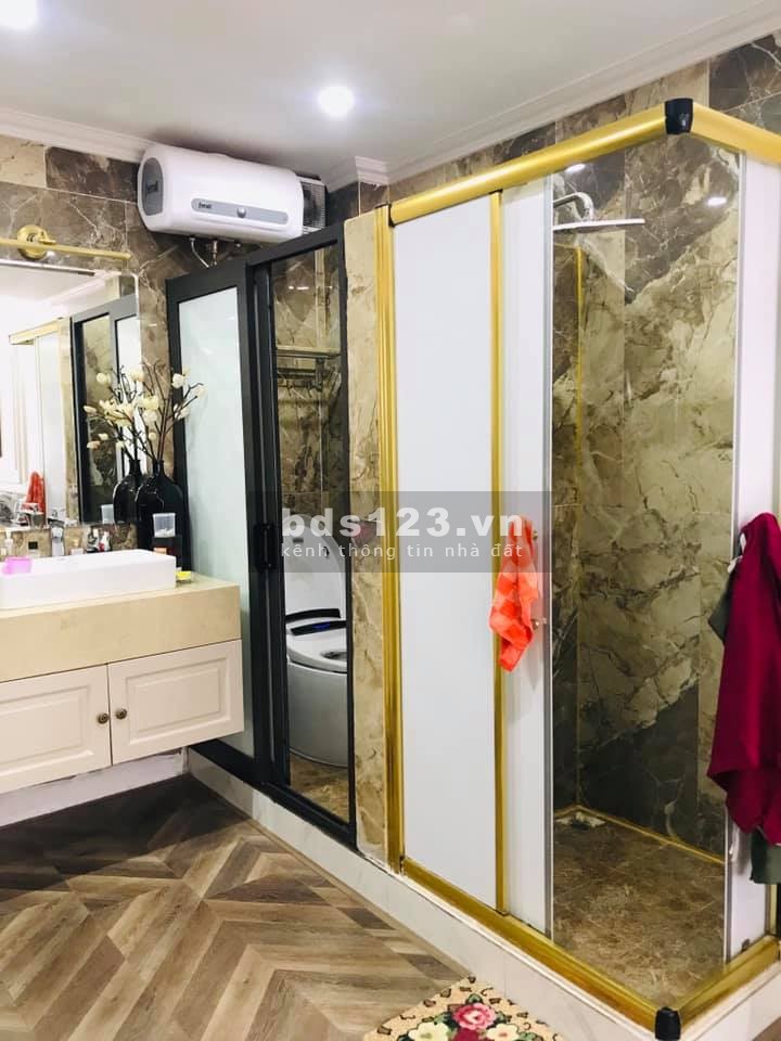Bán gấp mặt phố Yên Lạc Quận Hai Bà Trưng, dtsd 44m2, 5 tầng giá 8.x tỷ, nội thất xịn, kinh doanh