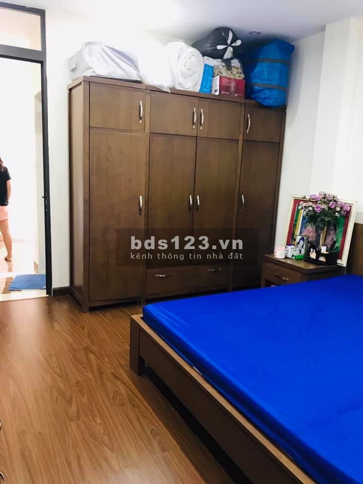 Bán gấp mặt phố Yên Lạc Quận Hai Bà Trưng, dtsd 44m2, 5 tầng giá 8.x tỷ, nội thất xịn, kinh doanh