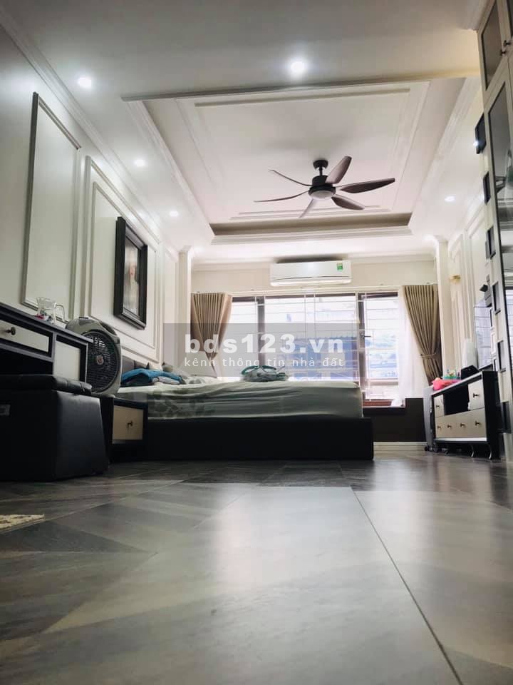 Bán gấp mặt phố Yên Lạc Quận Hai Bà Trưng, dtsd 44m2, 5 tầng giá 8.x tỷ, nội thất xịn, kinh doanh