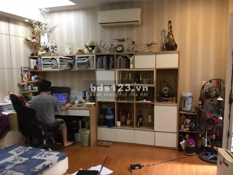 Nhà Đội Cấn nguyên căn diện tích 42m2 đúc kiên cố 4 tầng, ngõ thông kinh doanh, 3.8 tỷ