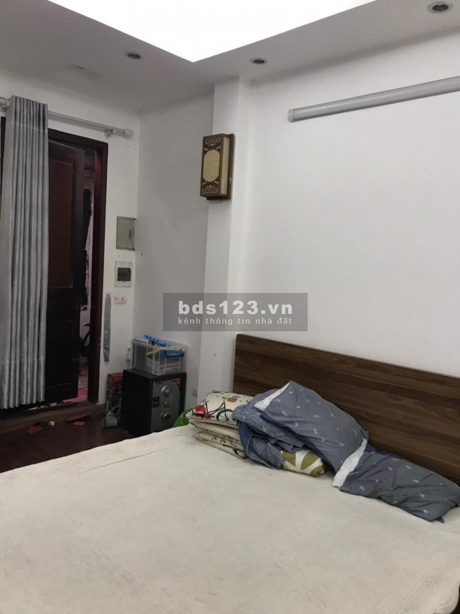 Chỉ nhỉnh 3 tỷ sở hữu ngay nhà nguyên căn có hộ khẩu Quận Hoàn Kiếm, dtsd 35m2, 3 tầng