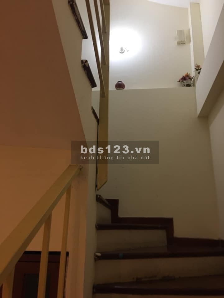 Nhà Đội Cấn nguyên căn diện tích 42m2 đúc kiên cố 4 tầng, ngõ thông kinh doanh, 3.8 tỷ