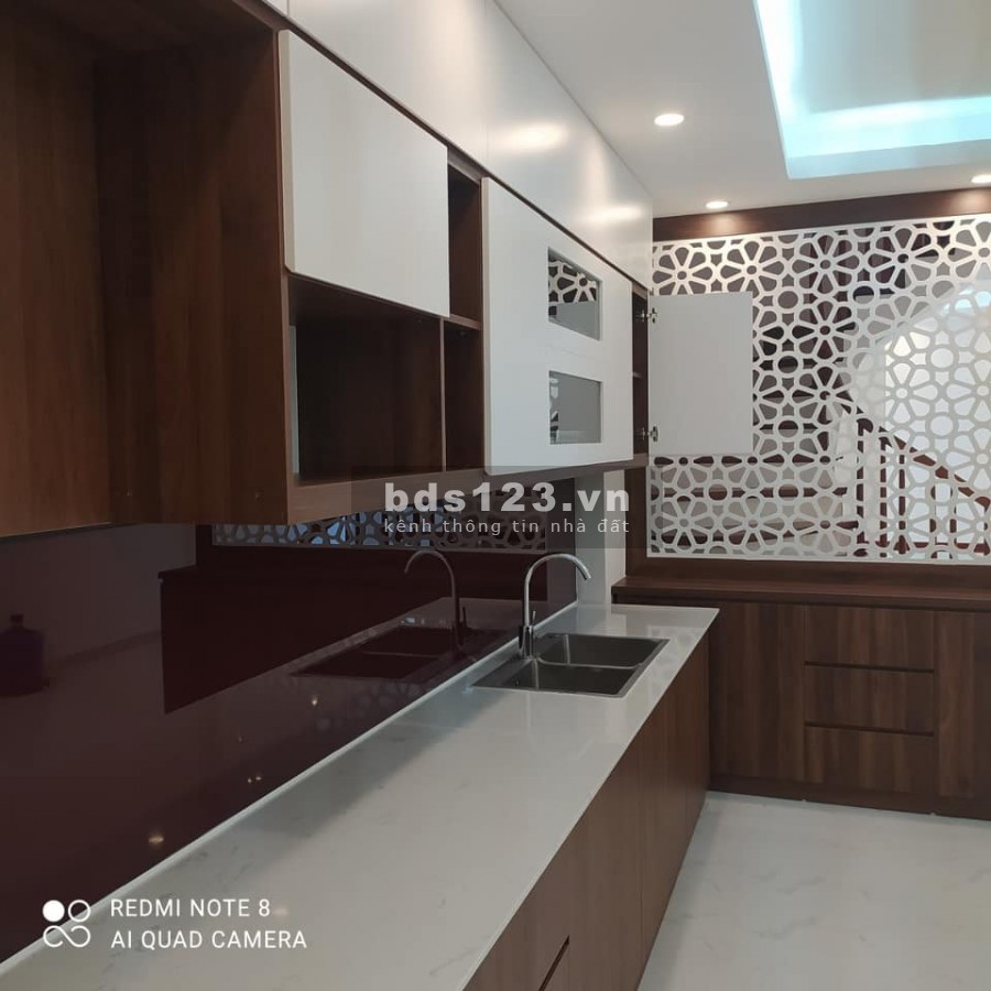 Bán nhà Nguyên Văn Cừ Quận Long Biên, gần bến xe Gia Lâm, ngõ rộng. ô tô đỗ cửa