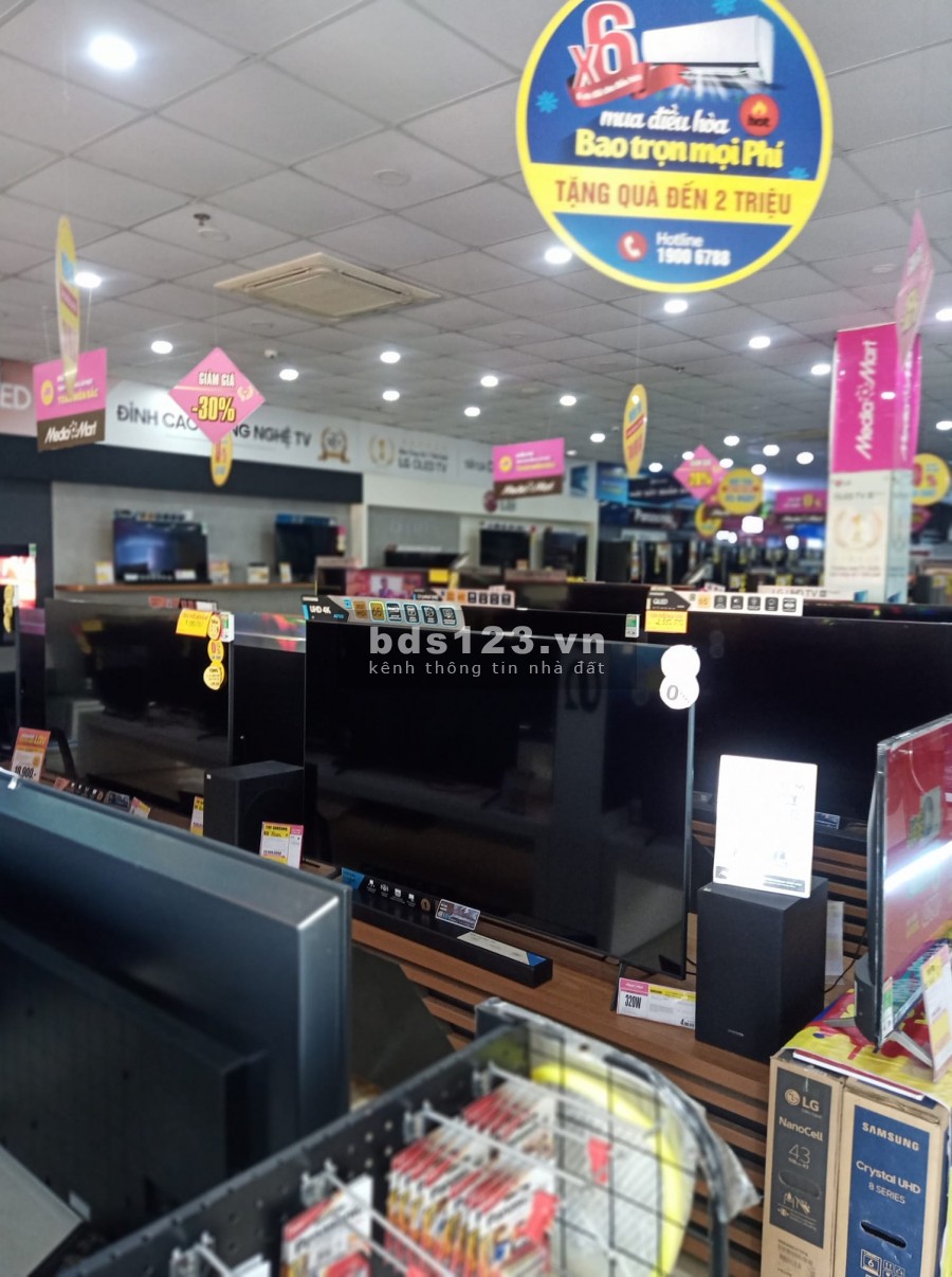 SIÊU VIP. Mảnh đất vàng còn sót lại đường Tam Trinh. Diện tích 602m2. Mặt tiền 18.5m. Giá 127.5 Tỷ.