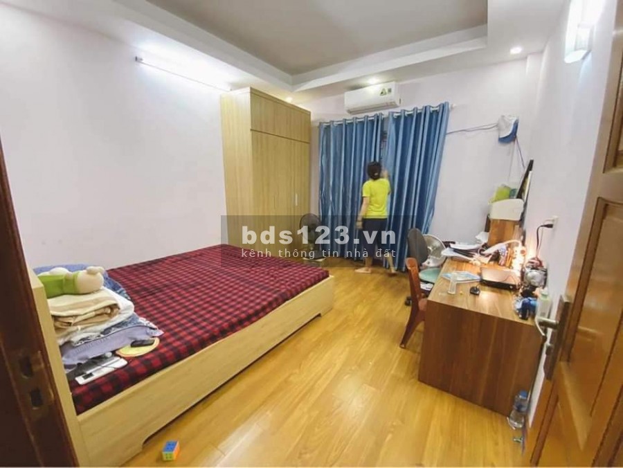 Bán gấp nhà Cầu Giấy, diện tích sử dụng mt 4.6m kinh doanh ngõ thông, bao sạch chính chủ