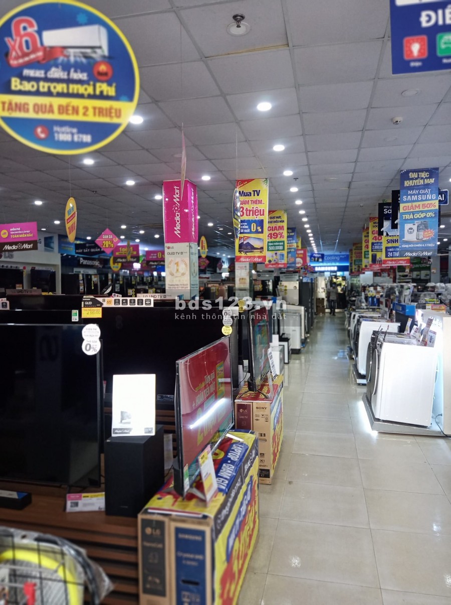 SIÊU VIP. Mảnh đất vàng còn sót lại đường Tam Trinh. Diện tích 602m2. Mặt tiền 18.5m. Giá 127.5 Tỷ.