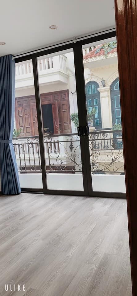 Bán nhà Nguyên Văn Cừ Quận Long Biên, gần bến xe Gia Lâm, ngõ rộng. ô tô đỗ cửa