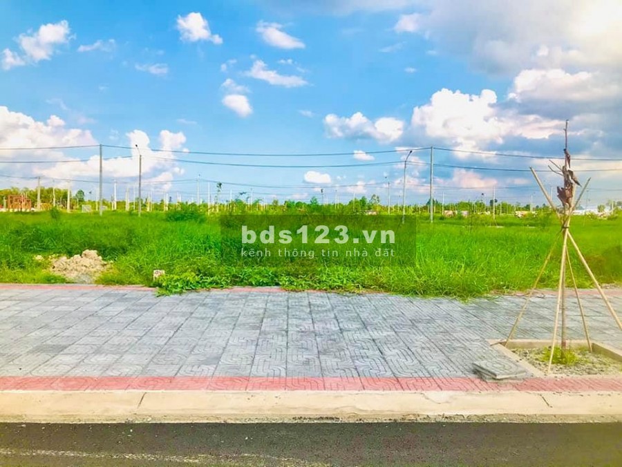 Bán cặp nền thổ cư liền kề mặt tiền Nam Sông Hậu ngân hàng hỗ trợ vay, vị trí đắc địa