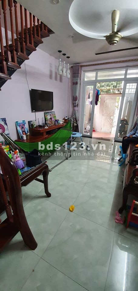 Nhà 2 tầng Tu Hoàng giá Covid, 65m2, ngõ thông, 15m ra mặt phố, giá nhỉnh 3 tỷ.
