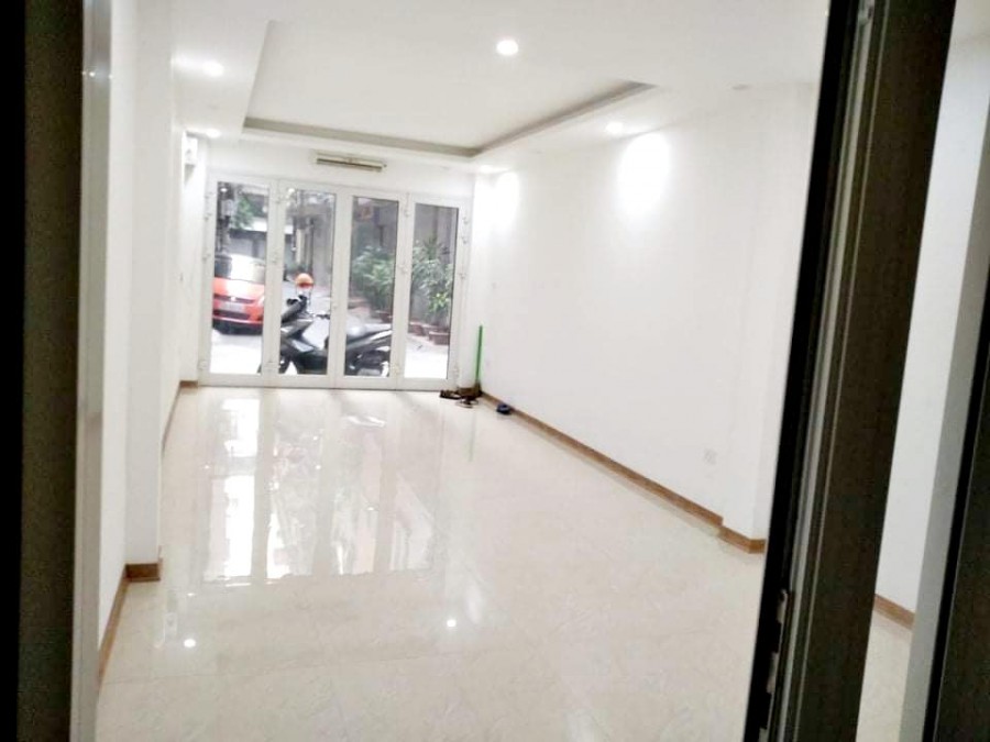 Bán nhà nguyên căn phân lô ô tô tránh, đúc kiên cố 6 tầng, thang máy sổ đẹp thông thoáng