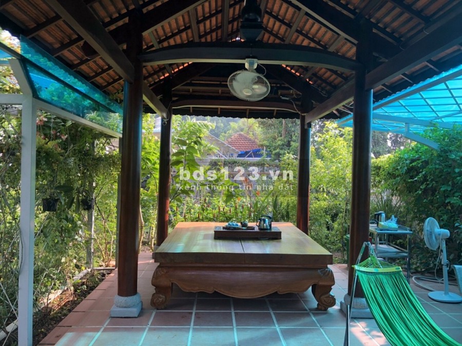 Cần bán nhà vườn view kênh Đông xã Trung Lập Thượng diện tích 8000m2 có nhà ở kiên cố