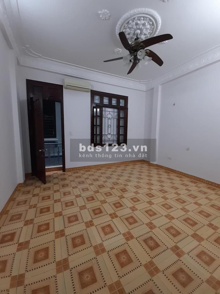 Bán nhà phố Tôn Đức Thắng quận Đống Đa, lô góc, gần phố, 25m2 x 3 tầng