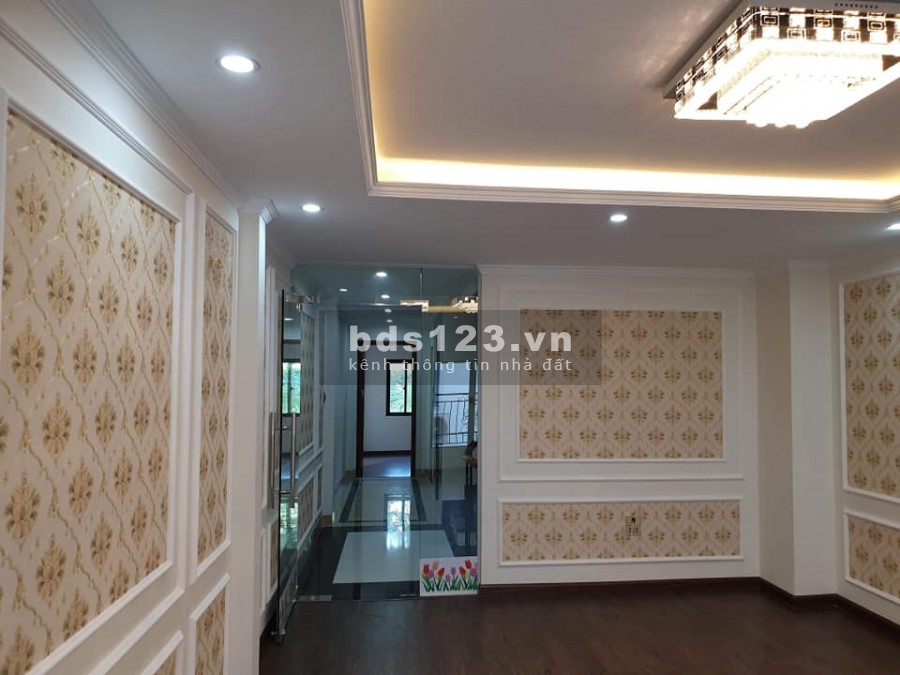 Chính chủ bán gấp nhà mặt phố Thạch Bàn gara ô tô diện tích 60m2 4 tầng, mt 5m, giá 5 tỉ