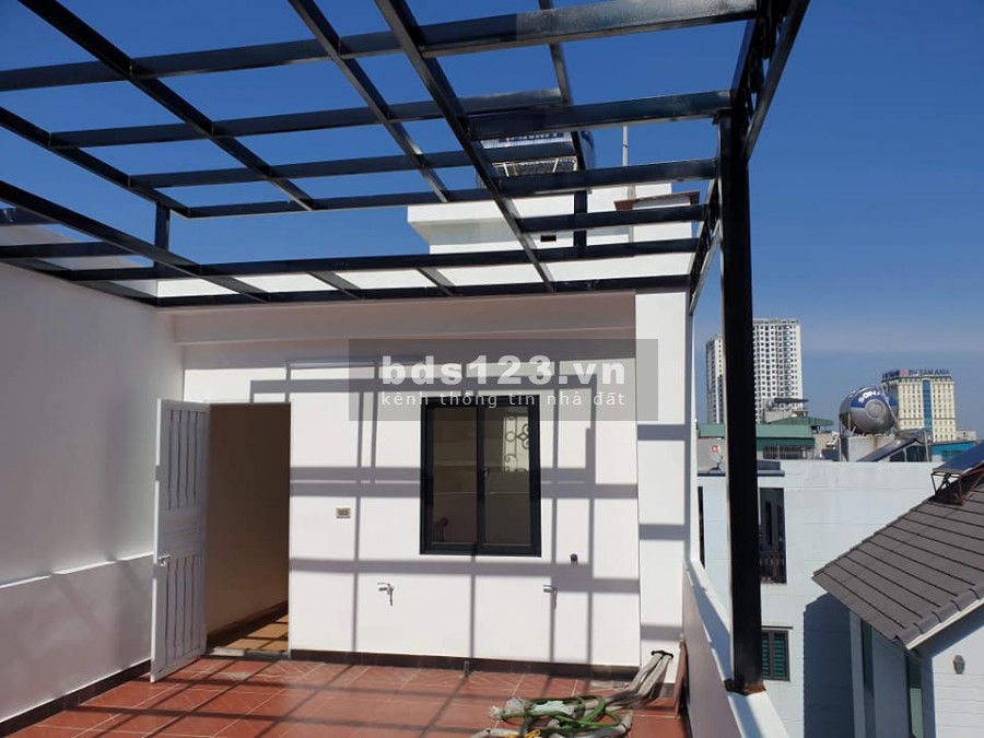 Chính chủ bán gấp nhà mặt phố Thạch Bàn gara ô tô diện tích 60m2 4 tầng, mt 5m, giá 5 tỉ