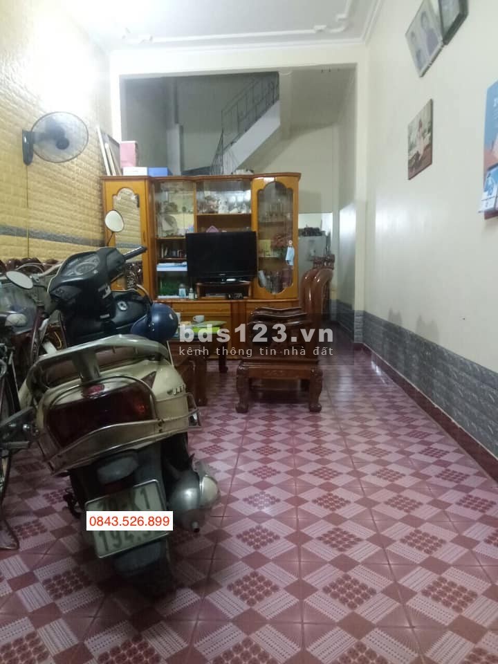 Bán nhà Ngọc Thuỵ ô tô tránh, gần phố, diện tích sử dụng 46m2 chỉ hơn 3 tỷ sổ sẵn chính chủ