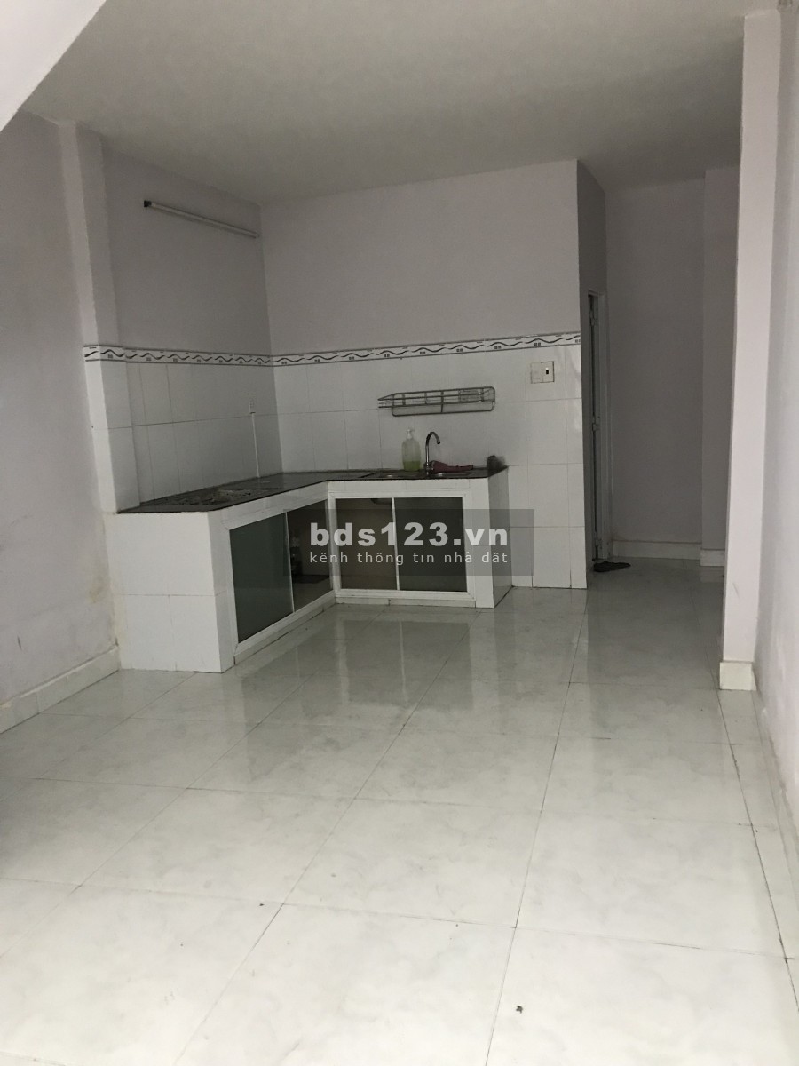 Bán nhà đường Cách Mạng Tháng Tám (CMT8) phường 6 quận Tân Bình DT 40m2 giá 4.8 tỷ