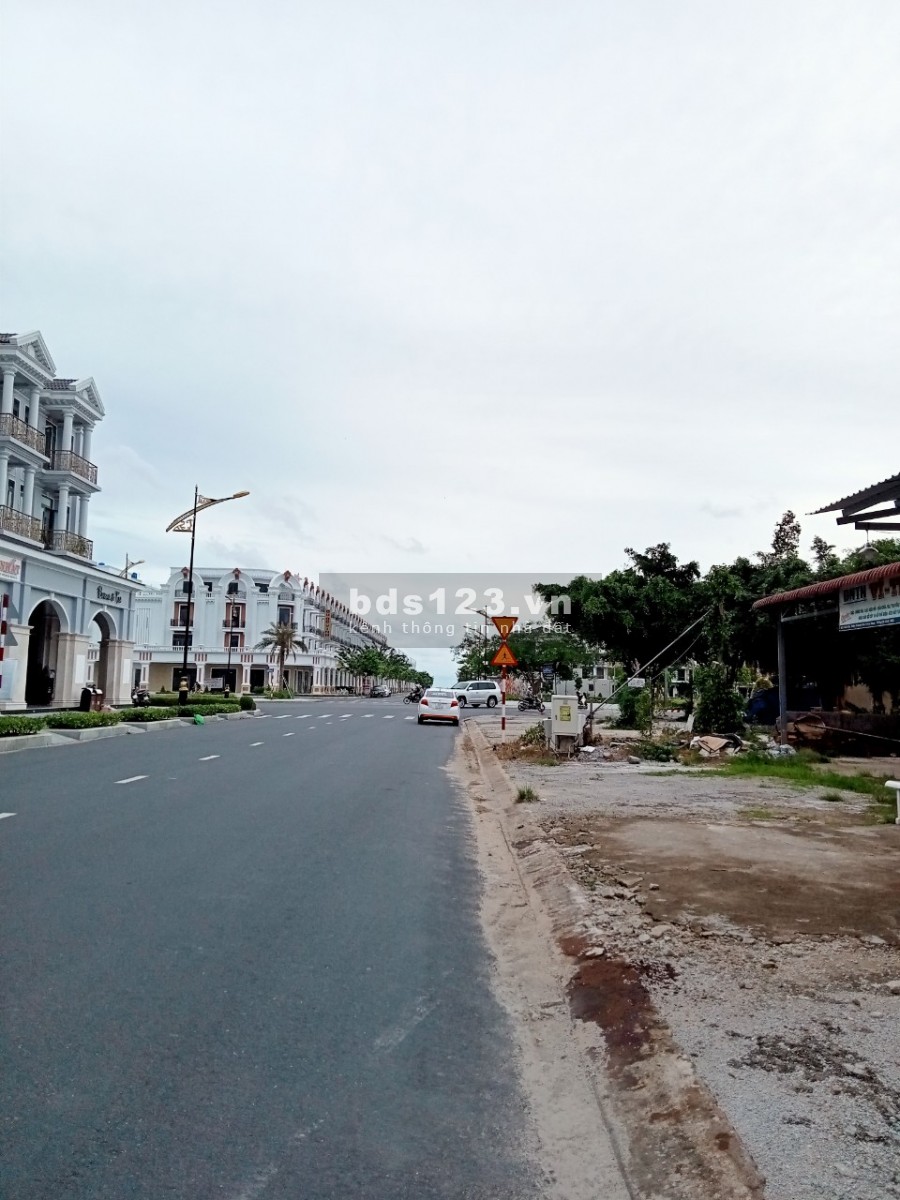 Bán Gấp Lô Góc 2 Mặt Tiền Võ Văn Tần TP.Rạch Gía 27x27m Đang cho thuê Quán Gía bán 8 tỷ