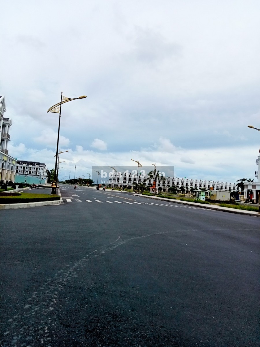 Bán Gấp Lô Góc 2 Mặt Tiền Võ Văn Tần TP.Rạch Gía 27x27m Đang cho thuê Quán Gía bán 8 tỷ