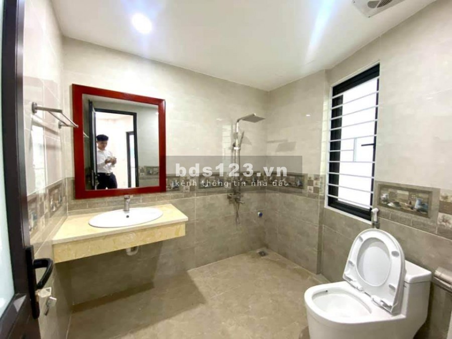 Bán nhà diện tích 37m2, Nguyễn Văn Cừ, gara ô tô phân lô gần phố, giá bán nhanh 4.5 tỷ