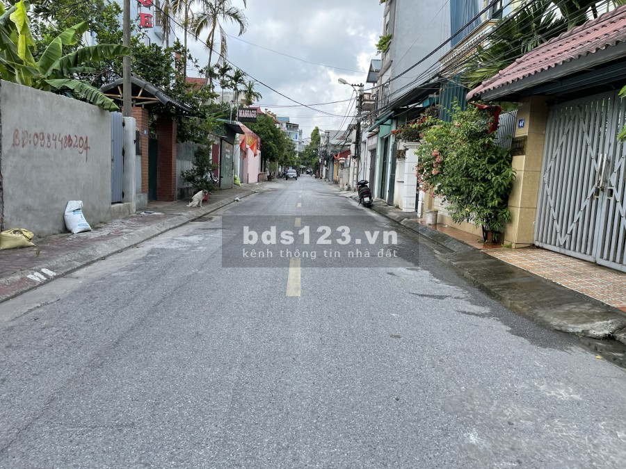 Bán gấp 85m2 đất tổ 12 Thạch Bàn, đường ô tô tránh nhau siêu đẹp, giá quá hợp lý.