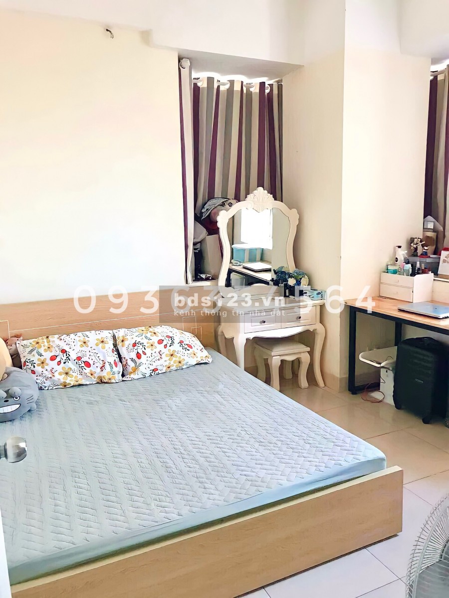 Chính chủ: VOV Mễ Trì Plaza căn góc 74m2, 1 tỷ 6x full nội thất, 3 ban công rộng (có gia lộc)