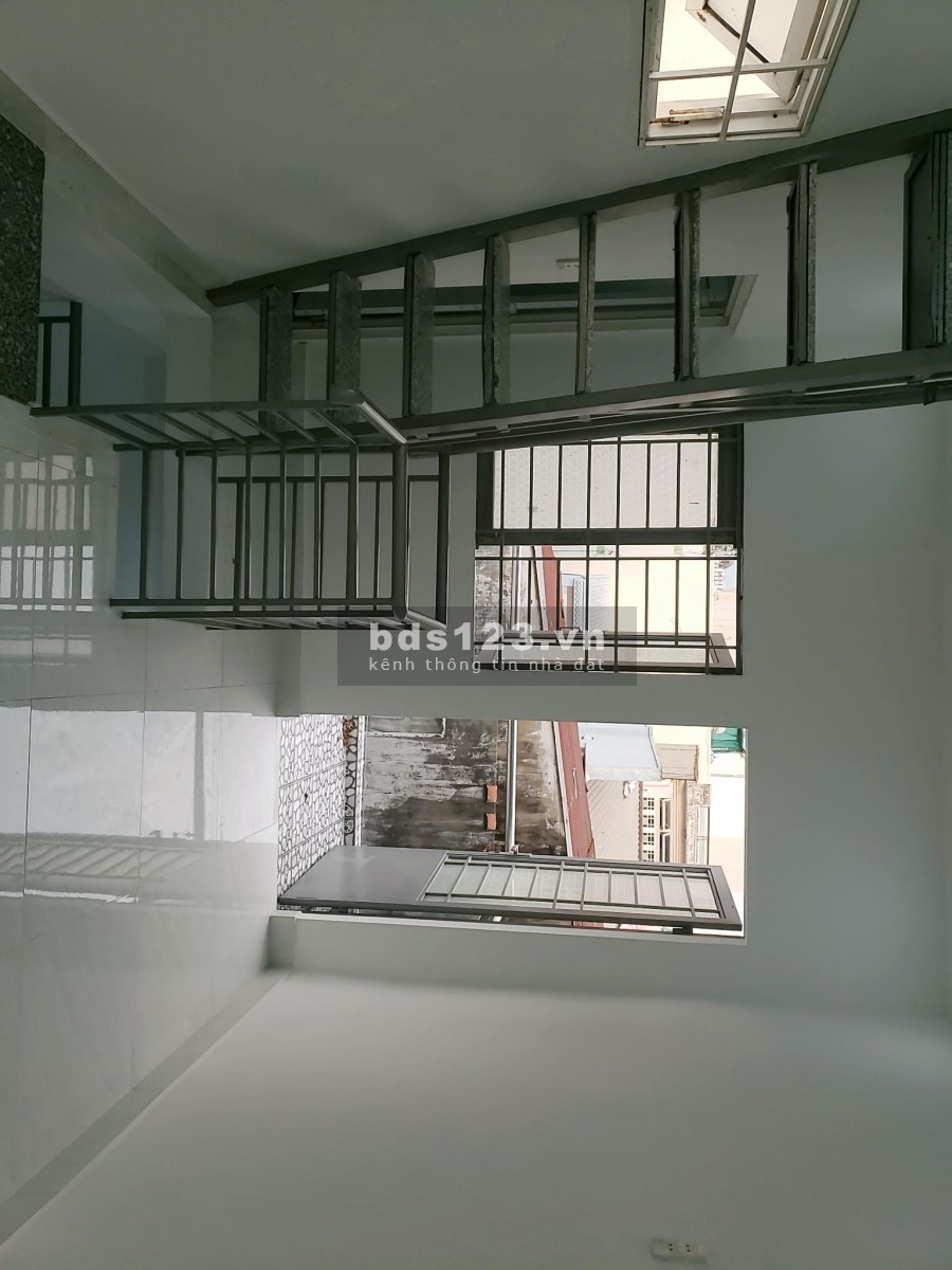 Bán nhà khu vực hiếm Nguyễn Văn Đậu 3 tầng đúc, giáp Quận Phú Nhuận, giá 2.1 tỷ