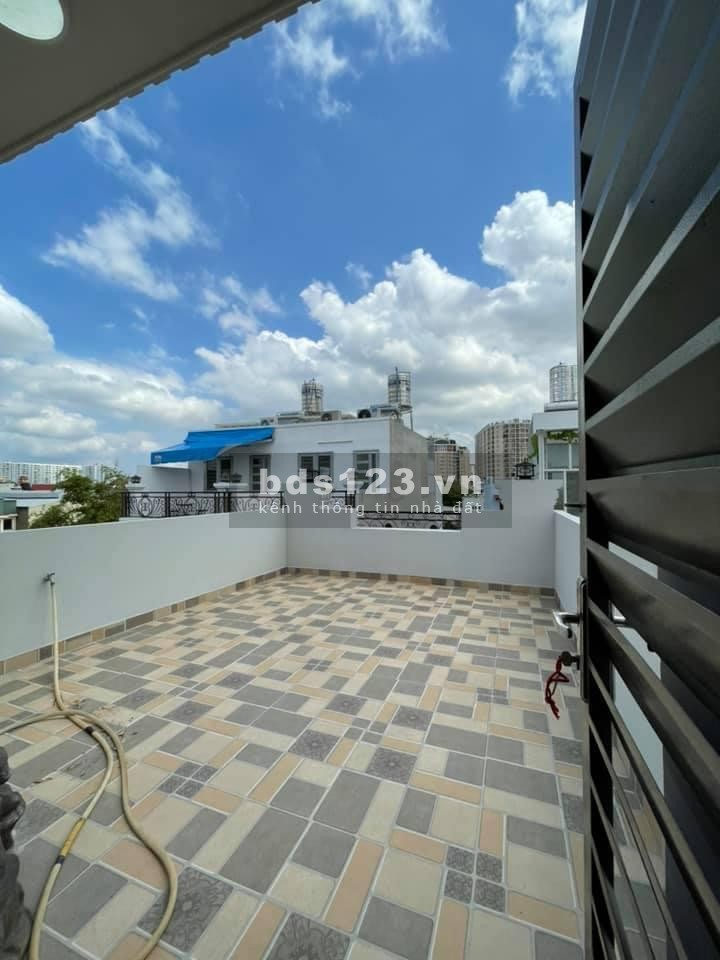 Bán nhà Nguyễn Phúc Chu, Tân Bình, hẻm xe hơi tặng nội thất hiện đại, dtsd 42m2, giá 5.2 tỷ
