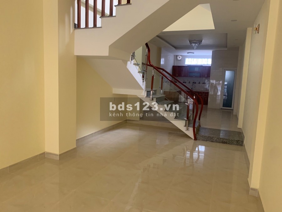 Cần bán nhà mặt tiền trung tâm Phường 2 thành phố Đà Lạt giá bán 9.5 tỷ, sổ sẵn