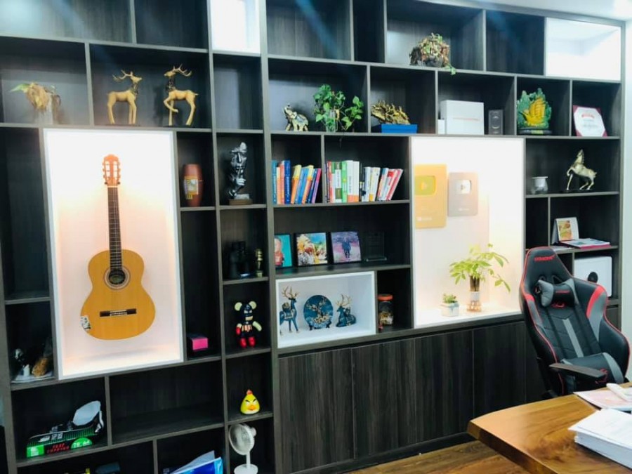 Bán nhà nguyên căn đẹp phố Trần Quốc Hoàng, xây 3 tỷ, full nội thất, gara ô tô đỗ thoải mái