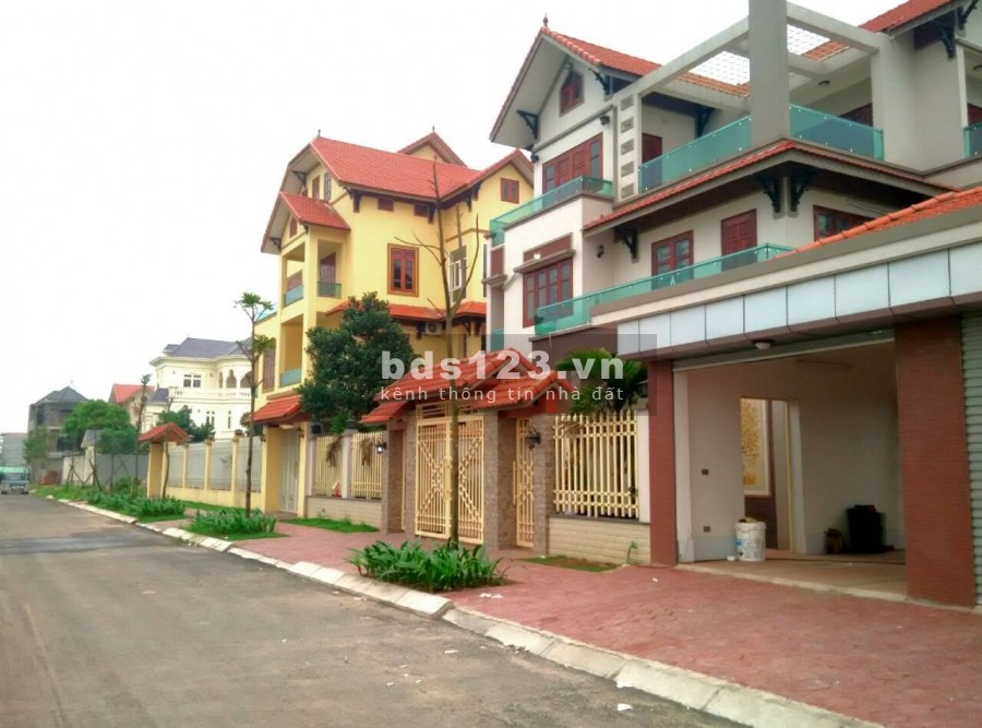 Chính chủ cần tiền bán lô đất dự án vị trí đẹp vườn hoa hướng Nam cực đẹp, sổ sẵn