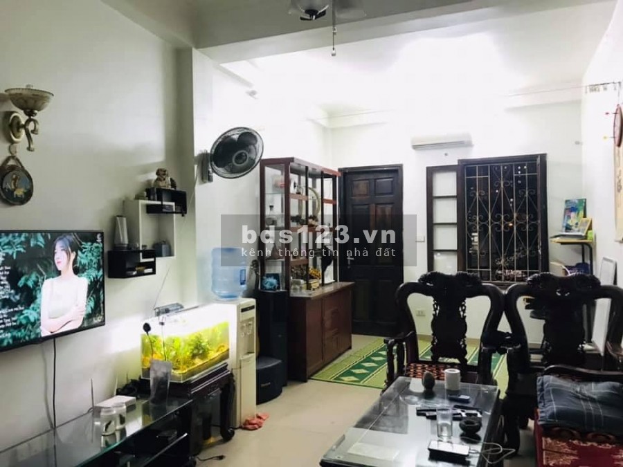 Bán nhà nguyên căn lô góc Quận Cầu Giấy dtsd 54m2, mt 7m ô tô kd giá bán10.3 tỷ Lh 0386380199