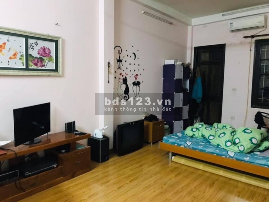 Bán nhà nguyên căn lô góc Quận Cầu Giấy dtsd 54m2, mt 7m ô tô kd giá bán10.3 tỷ Lh 0386380199
