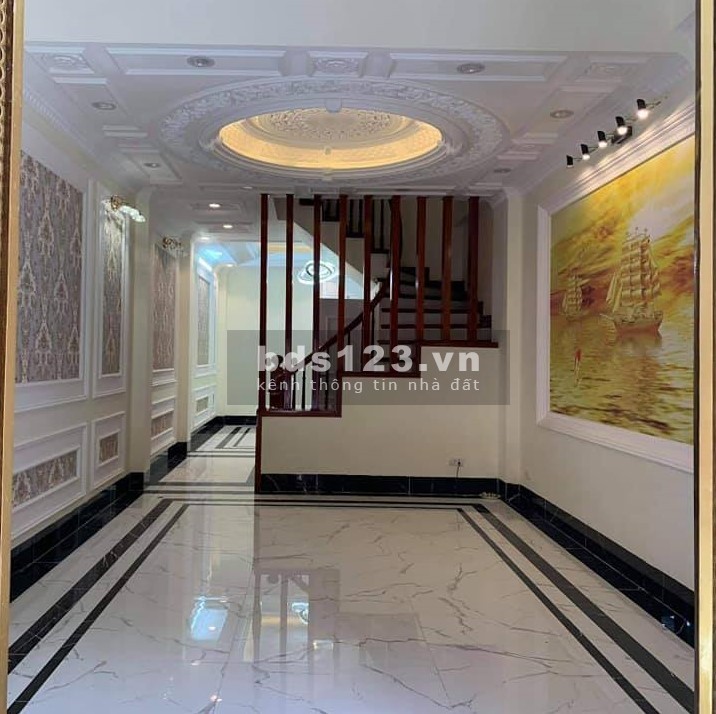 Bán nhà giá cực rẻ ngay đường Nguyễn Sơn, Long Biên, dtsd 53m2, 5 tầng, 4.7 tỷ, ô tô vào nhà