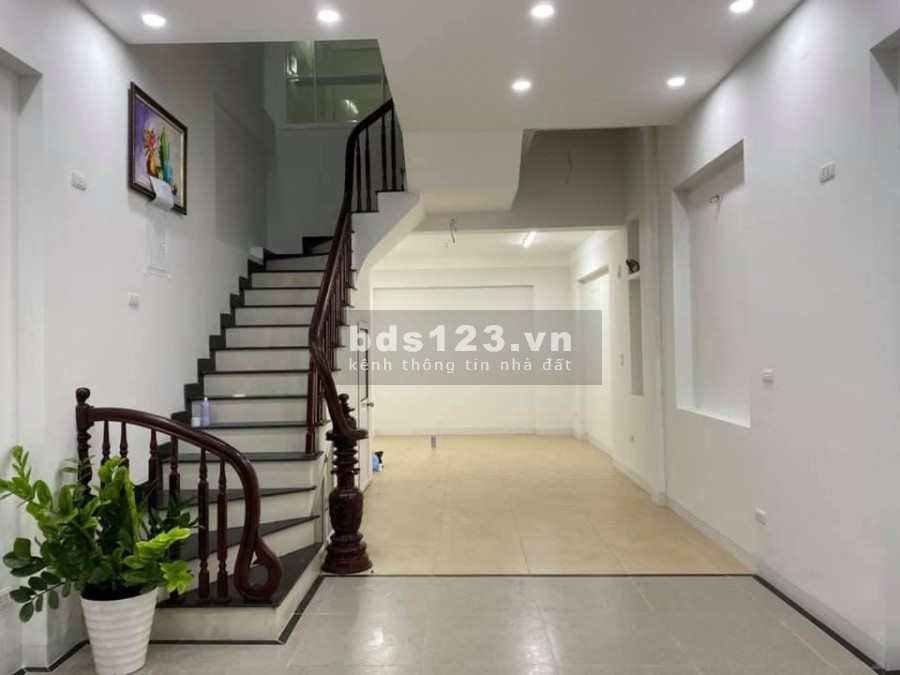 Cần bán nhà phố Yên Hoà, Hồ Tây, 2 bước chân ra mặt phố, diện tích 50m2, giá 6.3 tỷ