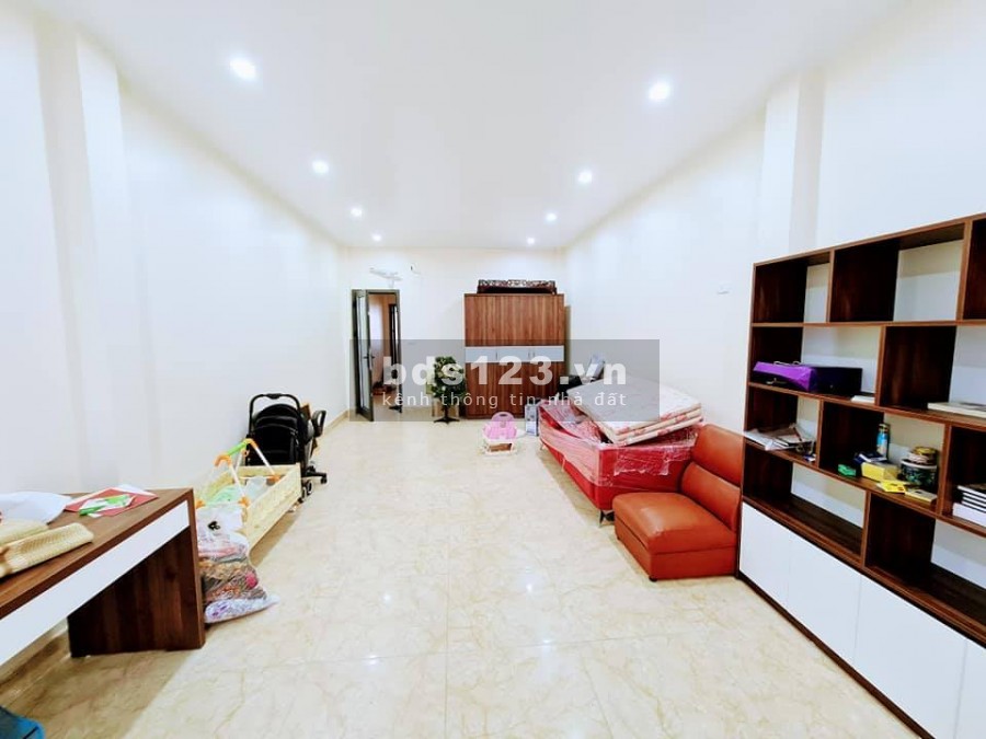 Nhà Ngọc Lâm, lô góc 3 thoáng, ô tô, diện tích 75m2, 5 tầng, mặt tiền 4,5m, giá 8.9 tỷ