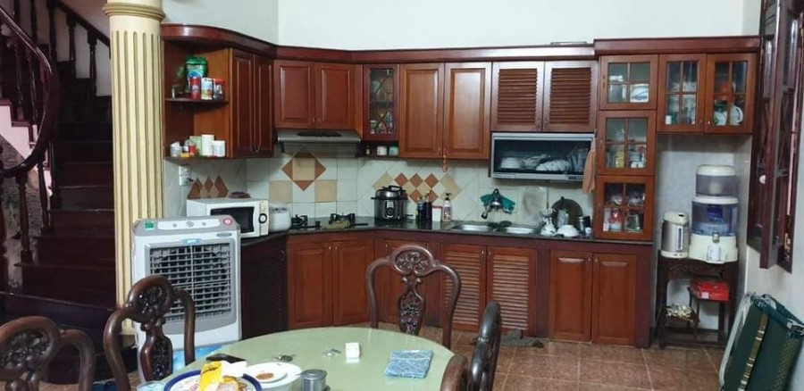 Biệt thự sân vườn Nguyễn Khang Cầu Giấy dt 135m2, 4 tầng, Mt 7,8m giá 11,8 tỷ, 80m ra phố