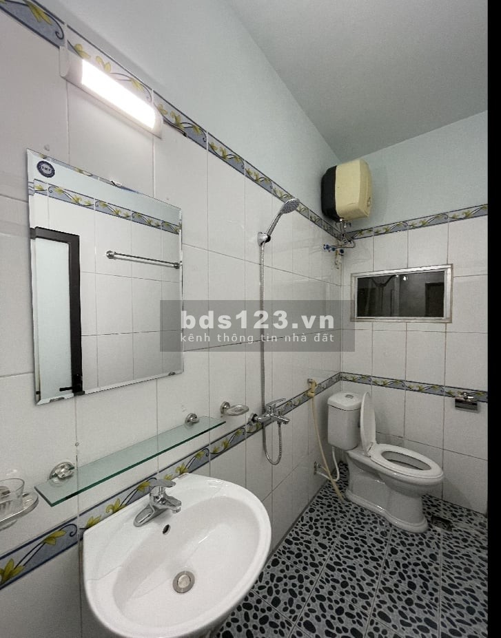 Bán Gấp nhà Khương Đình diện tích 40m2 giá bán 3.75 tỷ thiết kế Hiện Đại, ngõ 3 gác