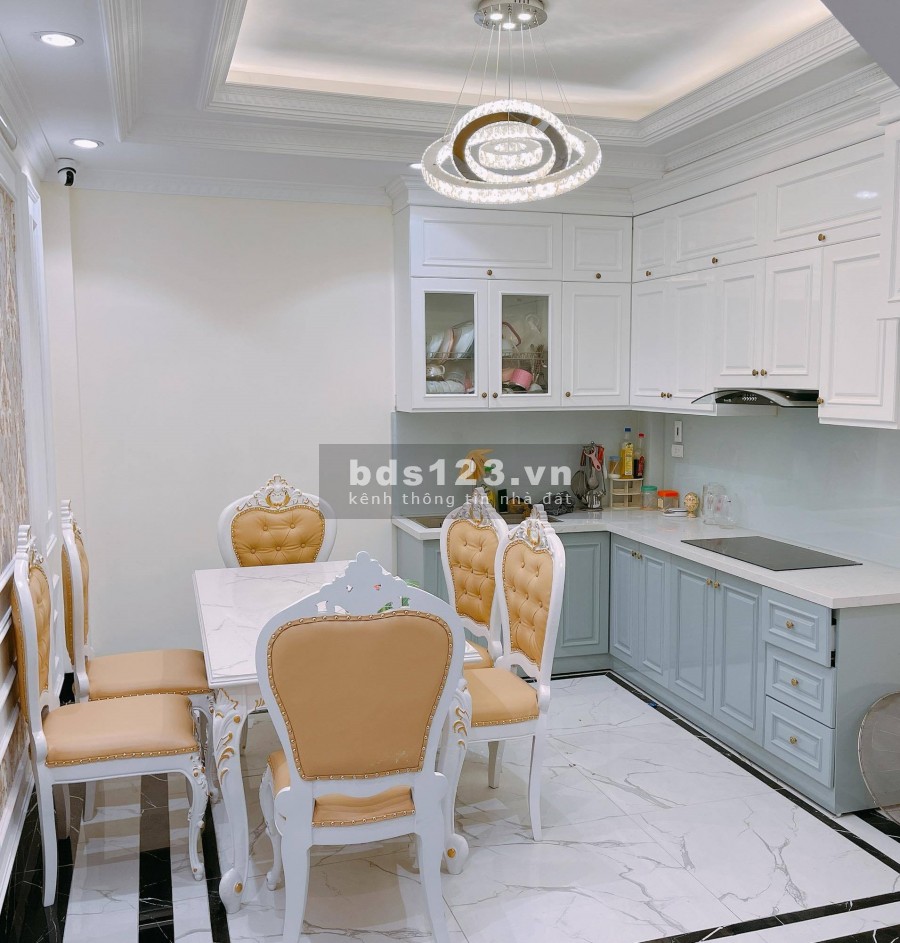 Bán nhà giá cực rẻ ngay đường Nguyễn Sơn, Long Biên, dtsd 53m2, 5 tầng, 4.7 tỷ, ô tô vào nhà