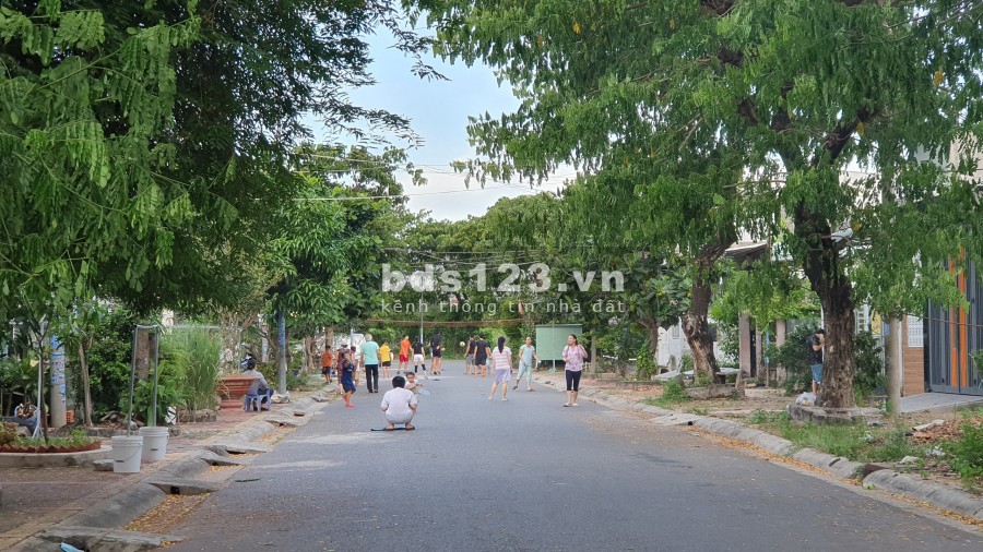 Cần bán gấp đất khu tái định cư tại thị trấn Long Điền, tỉnh BR-VT, giá 1.25 tỷ, bàn giao sổ ngay