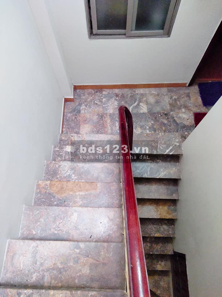 Bán nhà Cát Linh bán đất tặng nhà dt 25m2 đúc 5 tầng giá 1,8 tỷ hàng xóm mặt phố, sổ sẵn