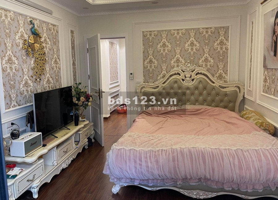 Bán nhà giá cực rẻ ngay đường Nguyễn Sơn, Long Biên, dtsd 53m2, 5 tầng, 4.7 tỷ, ô tô vào nhà
