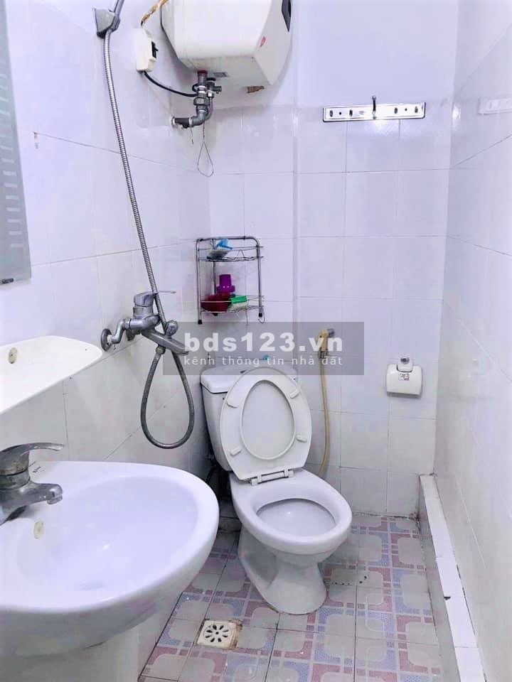 Bán nhà Cát Linh bán đất tặng nhà dt 25m2 đúc 5 tầng giá 1,8 tỷ hàng xóm mặt phố, sổ sẵn