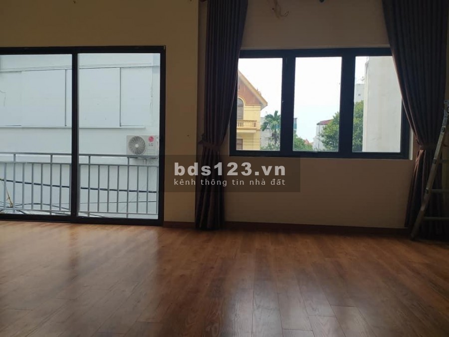 Bán nhà mặt phố Bà Triệu tiện ích ngập tràn, diện tích sử dụng giá bán 2 tỷ hơn, sổ sẵn