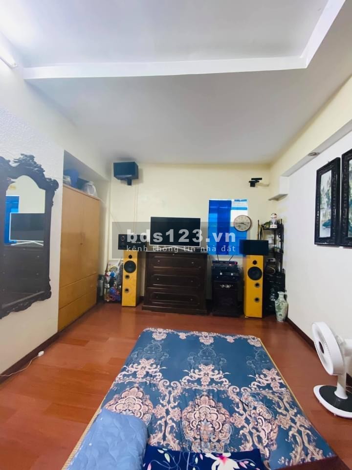 Bán gấp nhà nguyên căn Nguyễn Văn Cừ, dân xây rộng 2 mặt thoáng, giá chỉ 70 triệu/m2
